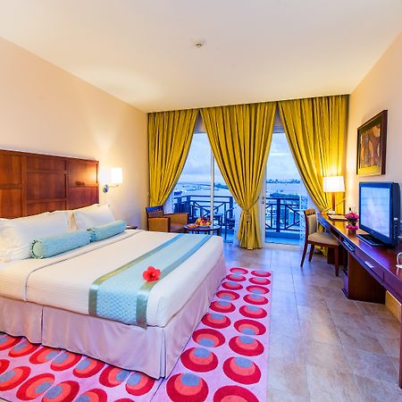 Hulhule Island Hotel Мале Екстериор снимка