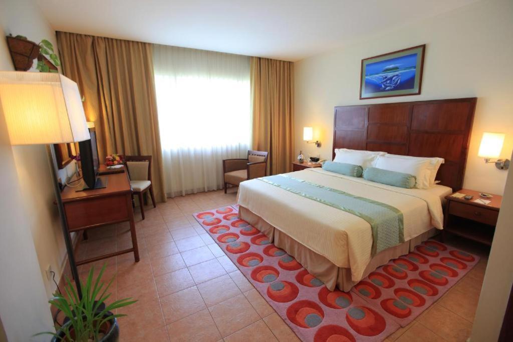 Hulhule Island Hotel Мале Екстериор снимка
