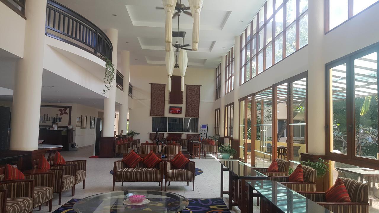 Hulhule Island Hotel Мале Екстериор снимка