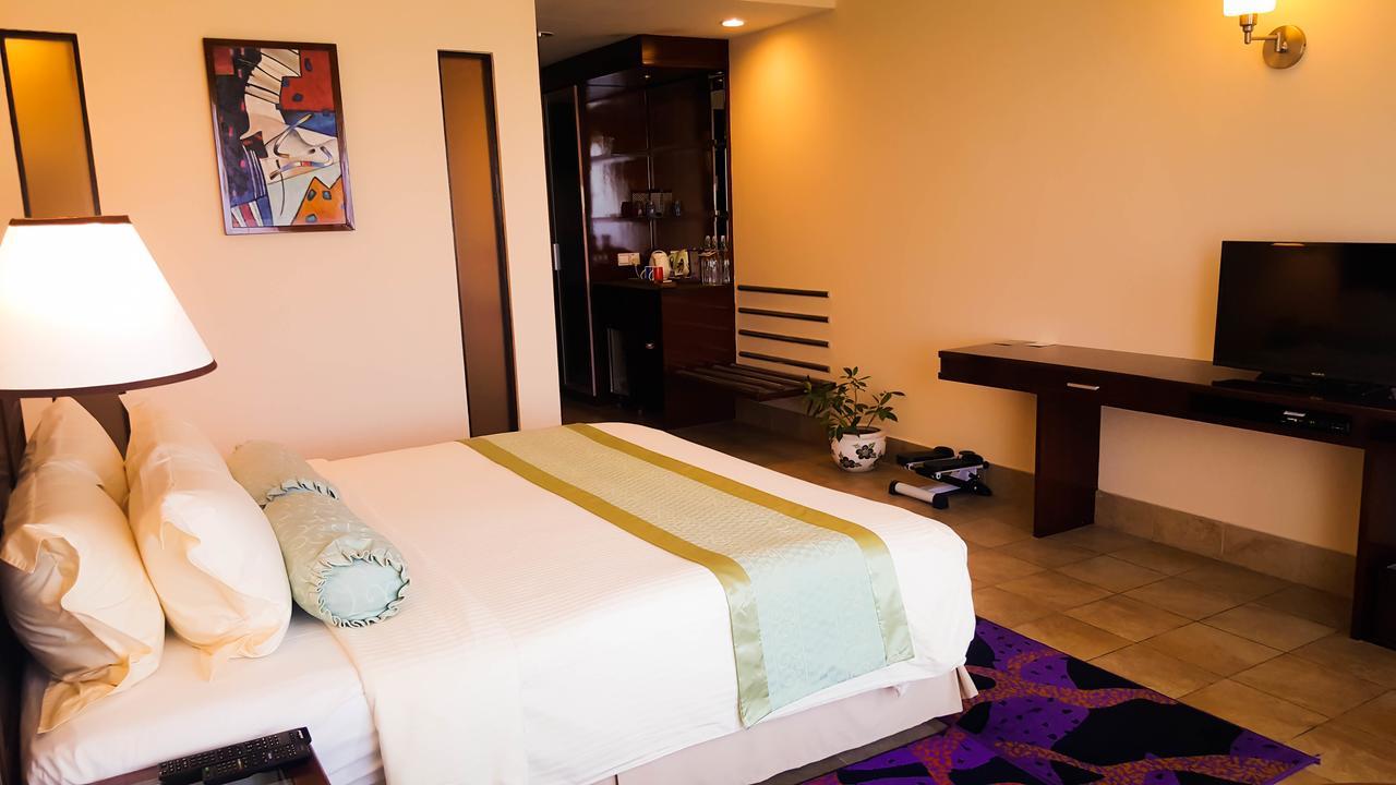 Hulhule Island Hotel Мале Екстериор снимка