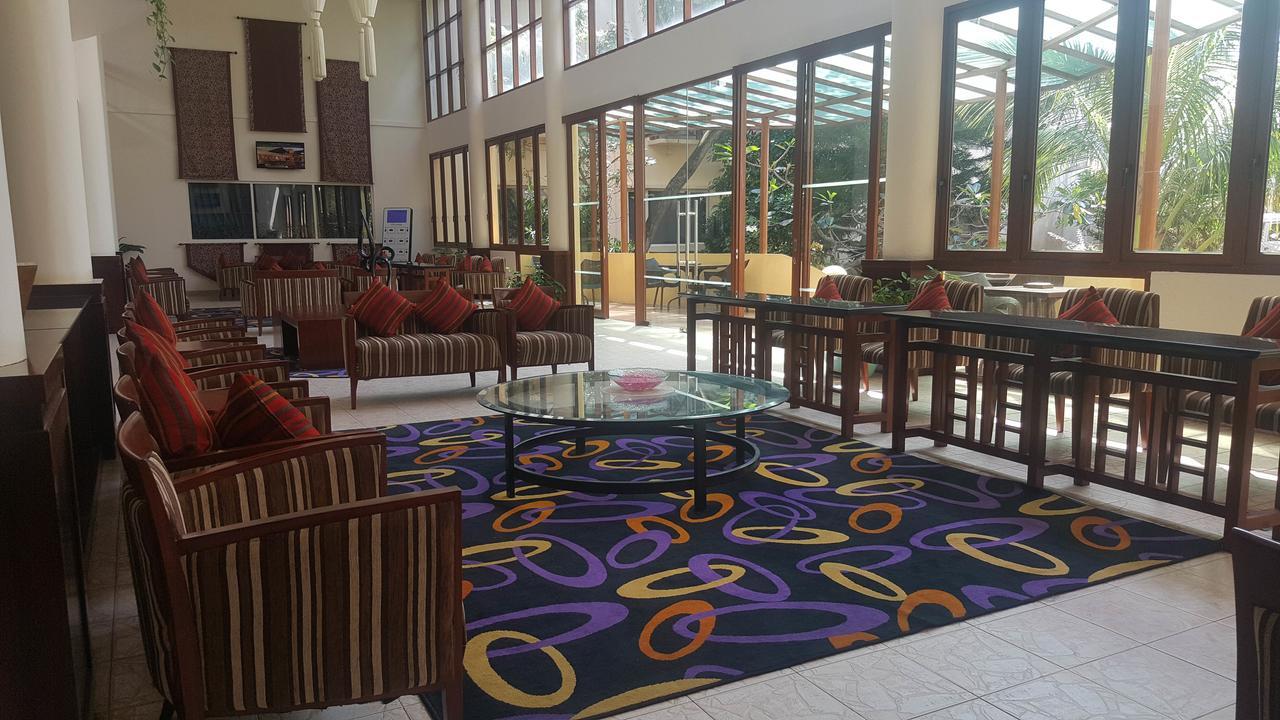 Hulhule Island Hotel Мале Екстериор снимка