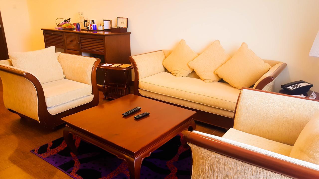 Hulhule Island Hotel Мале Екстериор снимка