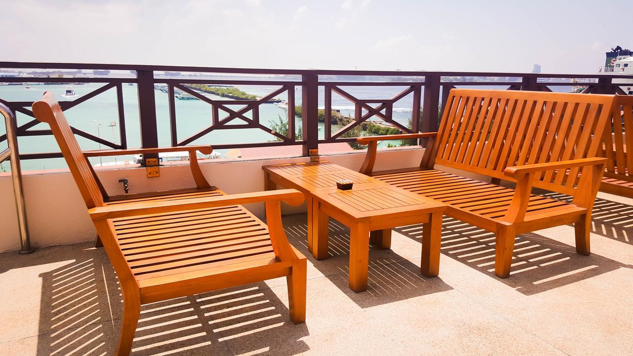 Hulhule Island Hotel Мале Екстериор снимка
