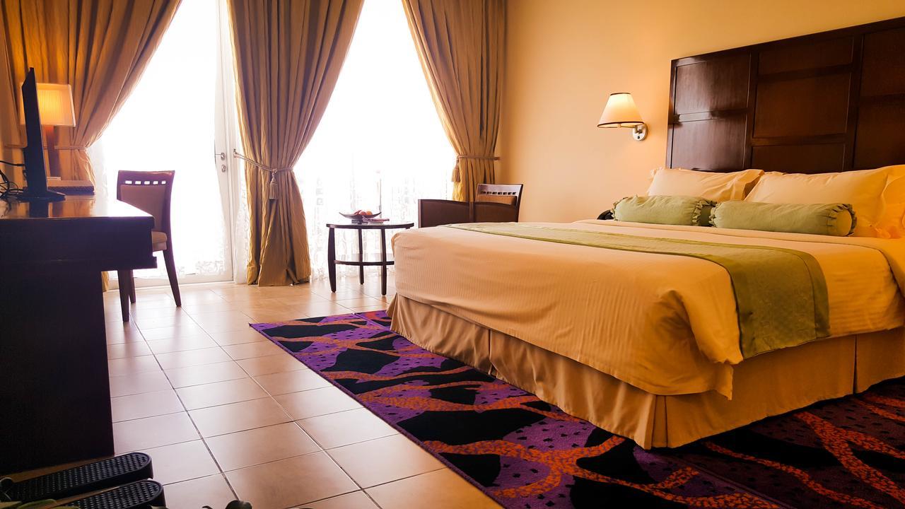 Hulhule Island Hotel Мале Екстериор снимка
