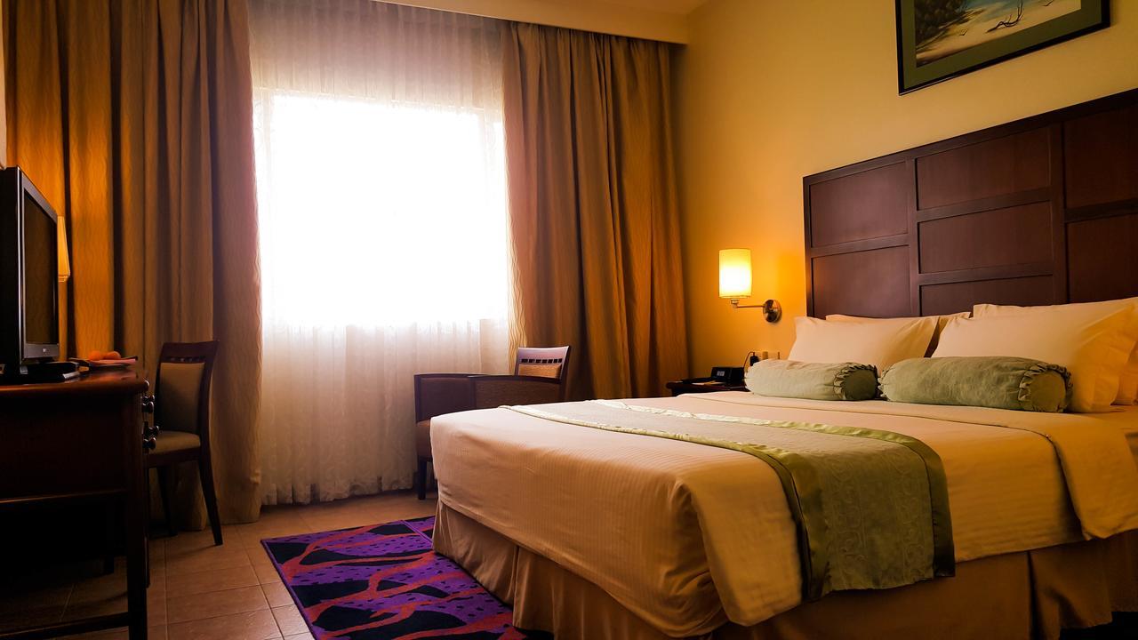 Hulhule Island Hotel Мале Екстериор снимка