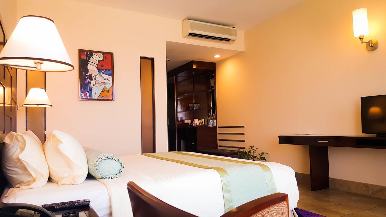 Hulhule Island Hotel Мале Екстериор снимка