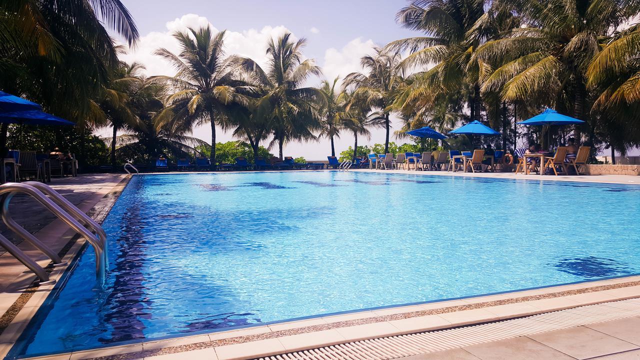 Hulhule Island Hotel Мале Екстериор снимка