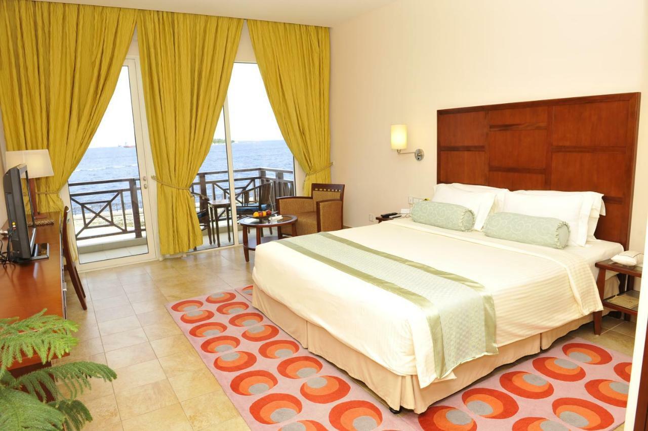 Hulhule Island Hotel Мале Екстериор снимка